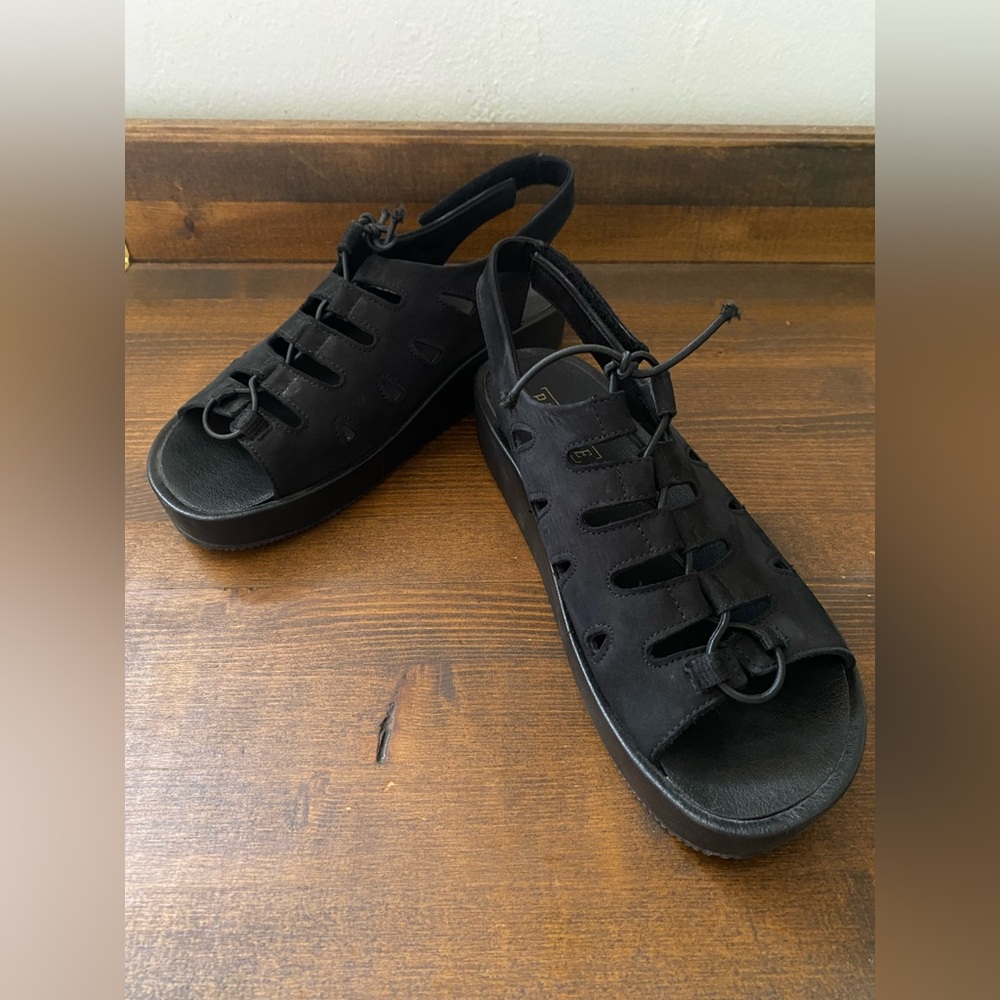 Pandere Traveler Sandals Black Suede Expandable Bungee Lace Slingback Size 10W